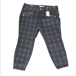 Torrid‎ multi zipped stretchy jegging size 26R NWT